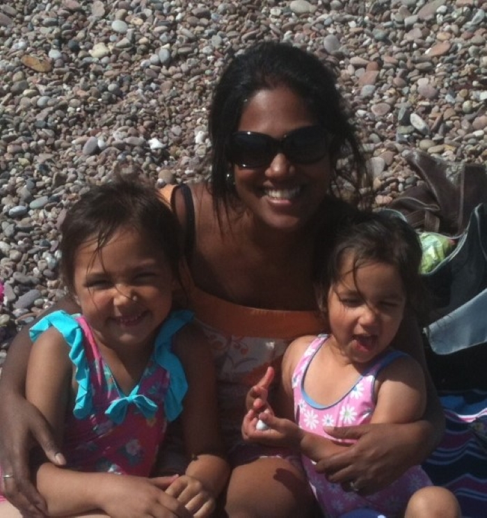 Van Rosie Lily Pebbly Beach